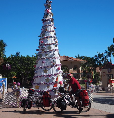 Baja California - Christmas tree in the Loreto town square