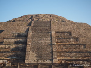 David and the Pyramid of the Moon! Teotihuacán