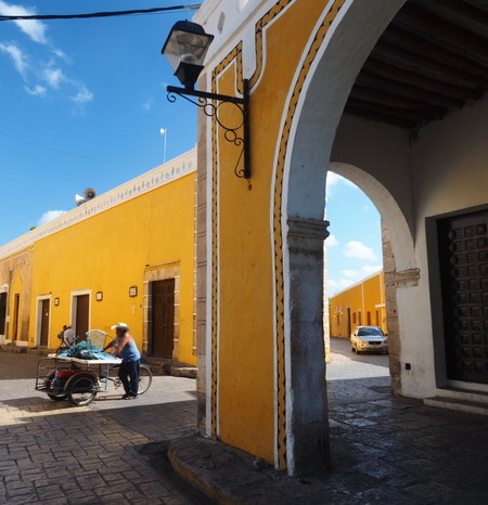 Mexican Road Trip - The tranquil "Yellow and White" streets of Izamal, Yucatan, Mexico