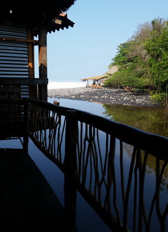 El Salvador - Breakfast with a view at Dale Dale Cafe, El Tunco, El Salvador