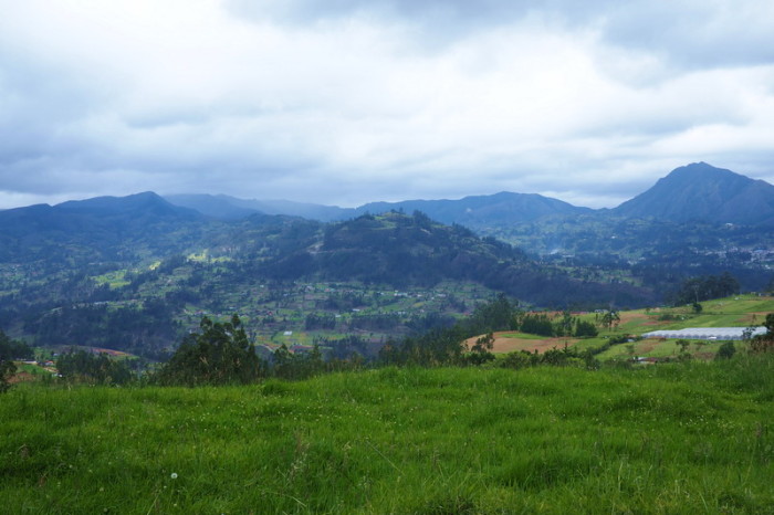 Ecuador - Beautiful views on the way to Santiago
