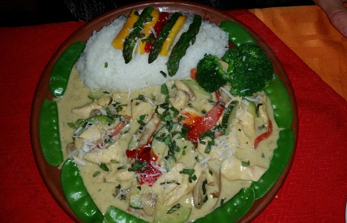 Peru - Seriously yummy Thai Green Chicken curry at Chilli Heaven in Huaraz!