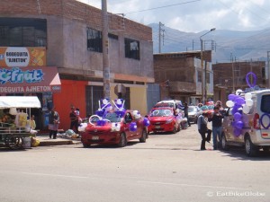 The taxis were decorated with purple and white balloons, Huancayo