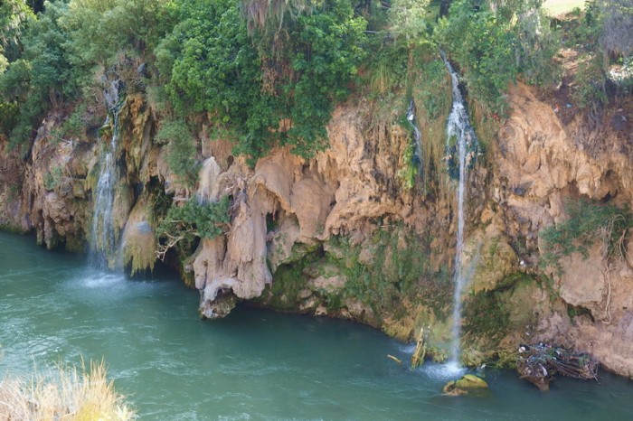 Peru - Little waterfalls on the way to Izcuchaca 