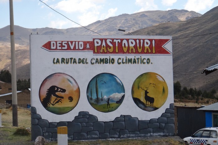 Peru - Yeah - we reached the start of the Pastoruri Highway!