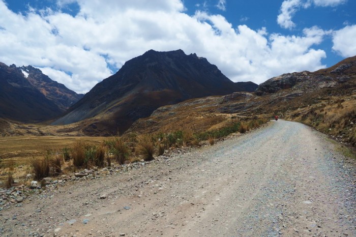 Peru - Cycling the beautiful Pastoruri "Highway"