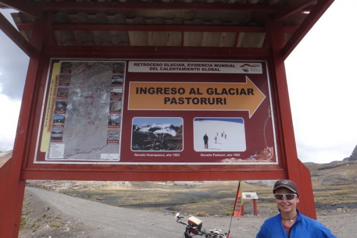 Peru - Yeah - we made it to the turn off to the Pastoruri Glacier ... we're almost at the top of the first pass!