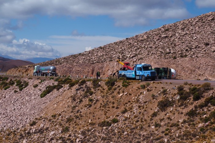 Argentina - Not good ... a huge truck carrying liquid gas had overturned at the summit ... 