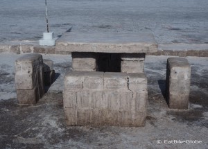 Picnic table made of salt, Isla Incahuasi